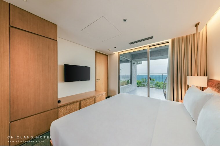 One Bedroom Luxury Ocean Front Apartment with Balcony (Phong Ba)